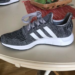 Women’s Adidas Swift Run J Size 6
